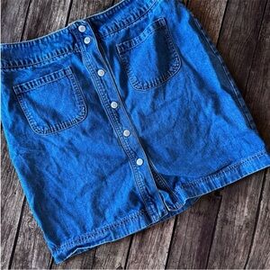 Vintage GAP Button Front Denim Skirt
Size 12 Women's